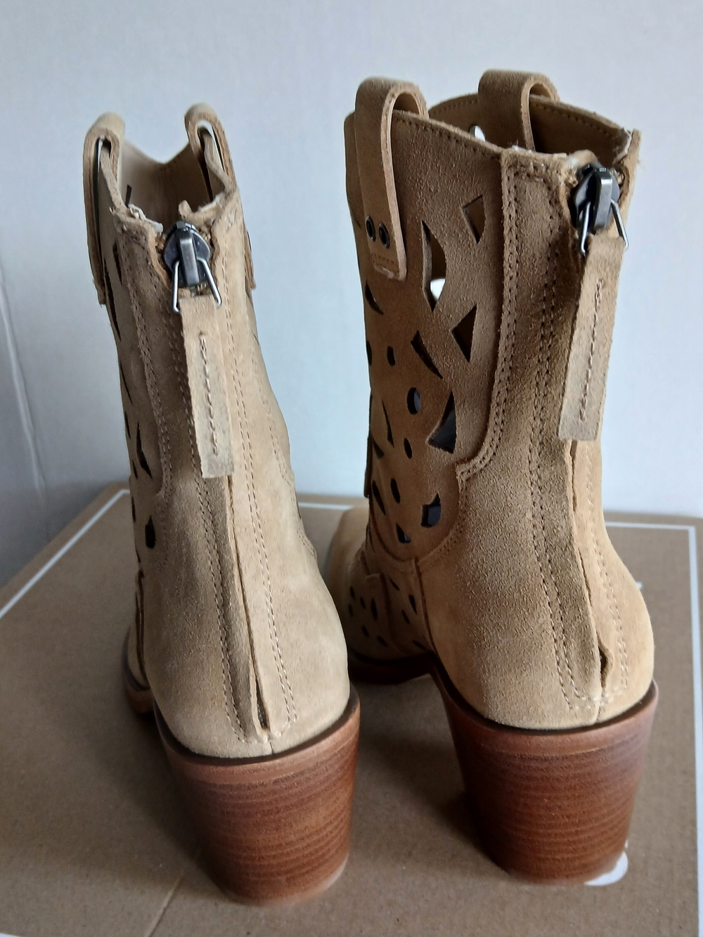 Dolce Vita Multiple Sizes Taupe Suede Cutout Western Heeled Boots New $65 - Picture 8 of 10